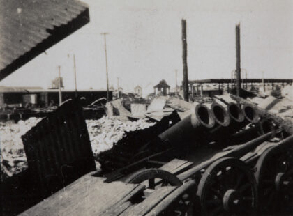 【jpg清晰版】1932年受损的上海北火车站.jpg