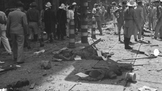 【jpg清晰版】1937年8月23日上海南京路遭轰炸后的惨状.jpg