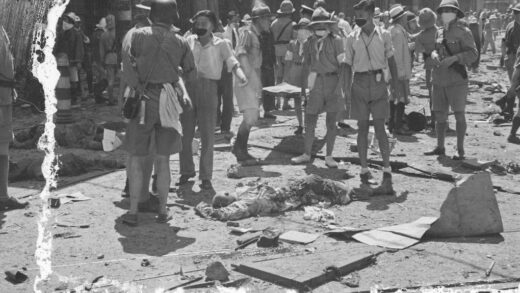 【jpg清晰版】1937年8月23日上海南京路遭轰炸后的惨状.jpg