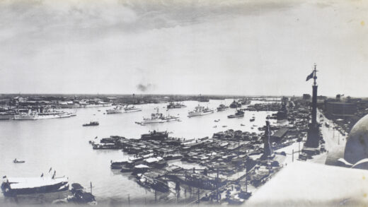 【jpg清晰版】1937年8月28日上海黄浦江上的军舰（全景图右侧部分）.jpg