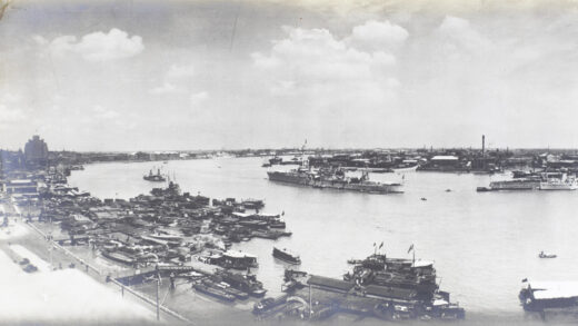 【jpg清晰版】1937年8月28日上海黄浦江上的军舰（全景图左侧部分）.jpg