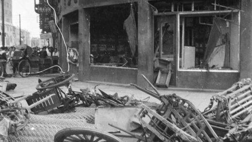 【jpg清晰版】1937年8月上海大世界娱乐中心附近的炸弹破坏.jpg