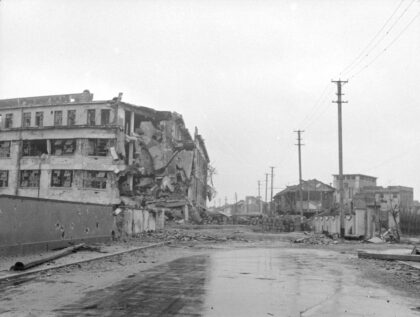 【jpg清晰版】1938年4月上海遭战争损毁的建筑.jpg