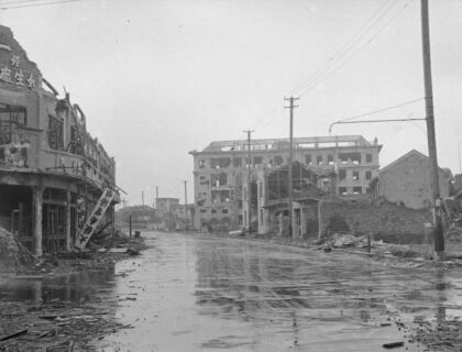 【jpg清晰版】1938年4月上海遭战争损毁的建筑.jpg