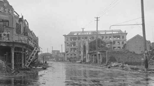【jpg清晰版】1938年4月上海遭战争损毁的建筑.jpg