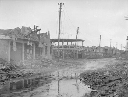 【jpg清晰版】1938年4月上海遭战争损毁的建筑.jpg