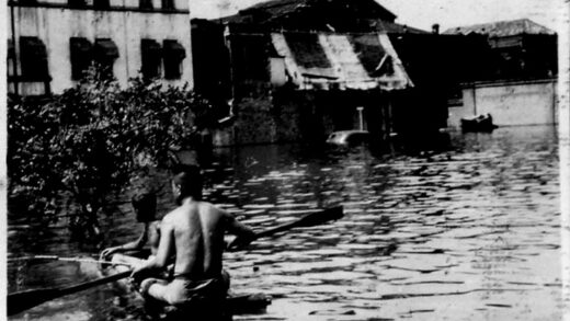 【jpg清晰版】1939年天津洪水期间的松岛街.jpg
