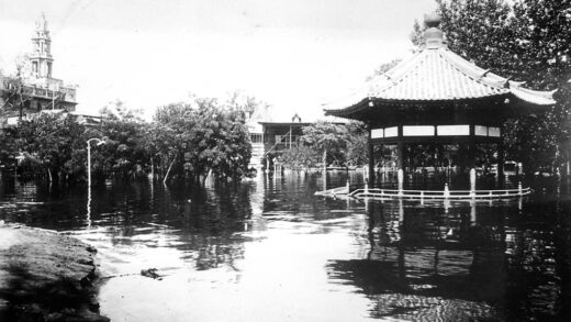 【jpg清晰版】1939年洪水期间的天津大和公园.jpg