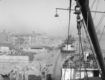 【jpg清晰版】1940年停泊在天津的蒸汽船.jpg