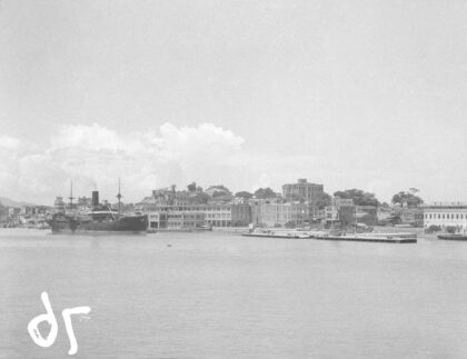 【jpg清晰版】1940年厦门的一艘中国航运公司沿海货轮.jpg