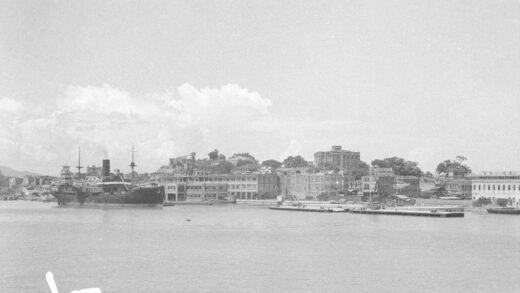 【jpg清晰版】1940年厦门的一艘中国航运公司沿海货轮.jpg