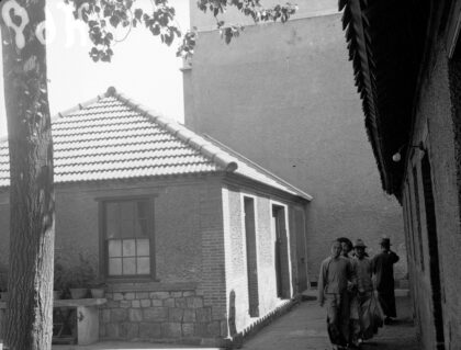 【jpg清晰版】1940年怡和洋行办公室旁芝罘.jpg