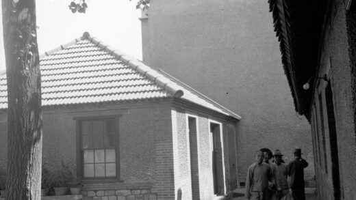【jpg清晰版】1940年怡和洋行办公室旁芝罘.jpg