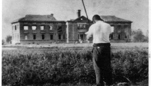 【jpg清晰版】1941年左右平田博在天津的南开大学钓鱼.jpg