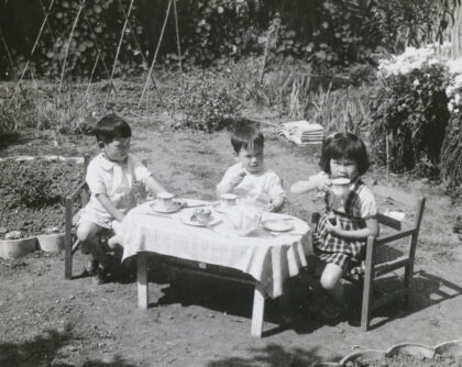 【jpg清晰版】1942年昆明儿童野餐.jpg