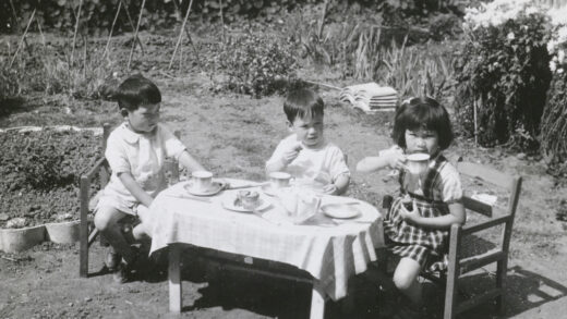 【jpg清晰版】1942年昆明儿童野餐.jpg