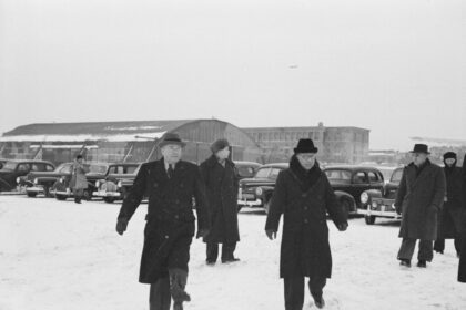 【jpg清晰版】1945年12月欧内斯特·贝文访问莫斯科时的机场.jpg