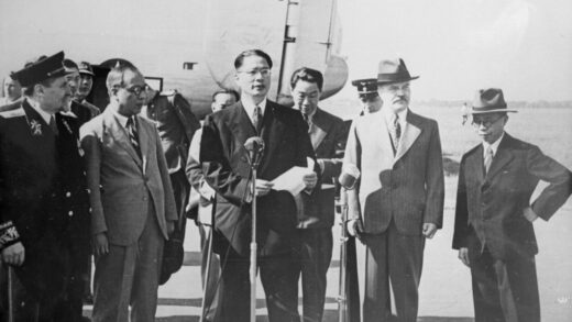 【jpg清晰版】1945年宋子文访问莫斯科期间在机场.jpg