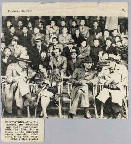 【jpg清晰版】1948年亚历山大·葛量洪爵士与其他观众观看足球比赛.jpg