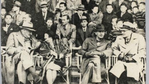 【jpg清晰版】1948年亚历山大·葛量洪爵士与其他观众观看足球比赛.jpg