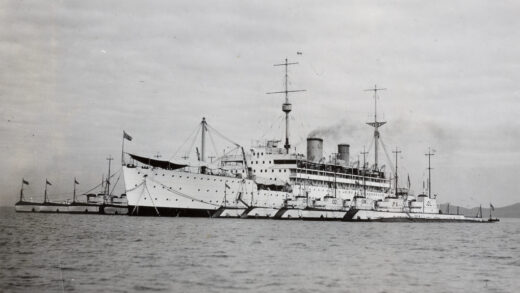 【jpg清晰版】h.m.s.梅德韦号与十艘潜艇中国站.jpg