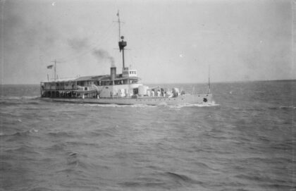 【jpg清晰版】h.m.s.蜜蜂号1923 1924.jpg