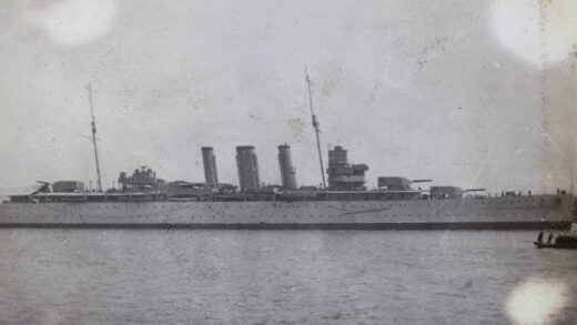 【jpg清晰版】hmscornwall黄浦江上海.jpg