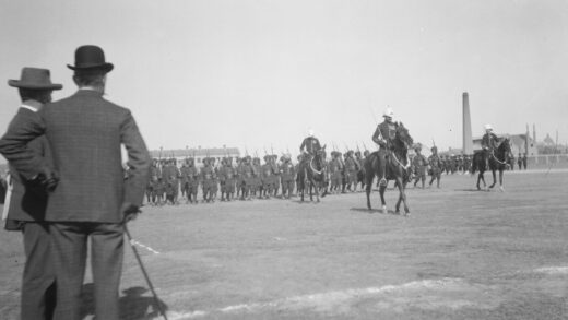 【jpg清晰版】《英王爱德华七世诞辰阅兵天津约1907年》.jpg