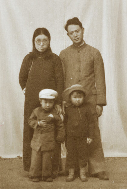 【jpg清晰版】一位校长和他的家人1940年.jpg