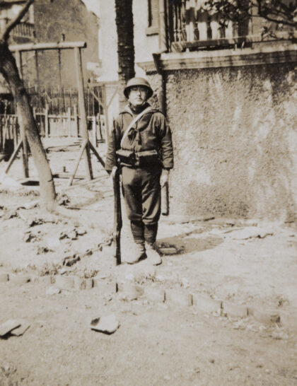 【jpg清晰版】一名日本海军陆战队员上海1932年.jpg