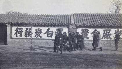 【jpg清晰版】一名被中国士兵逮捕的男子.jpg