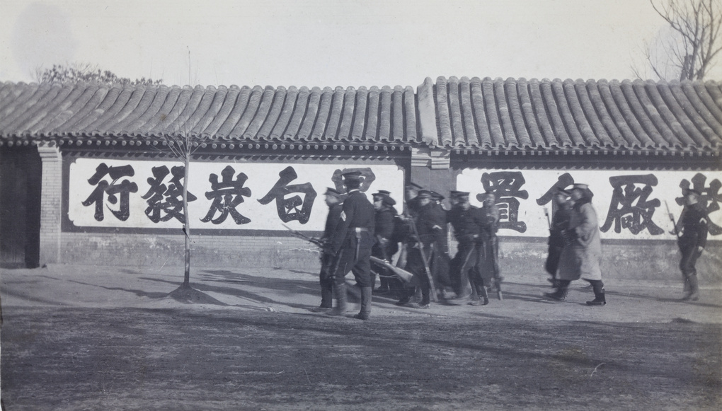 【JPG清晰版】一名被中国士兵逮捕的男子
