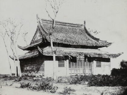 【jpg清晰版】一栋破旧不堪的建筑.jpg