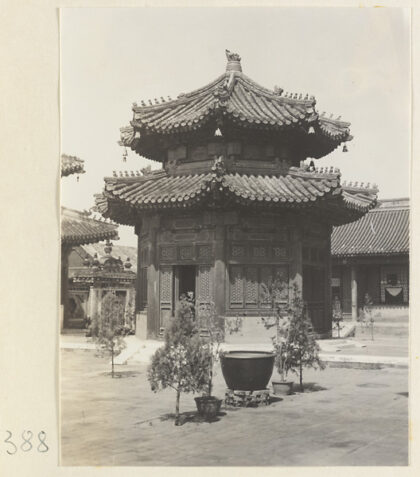 【jpg清晰版】万寿寺八角形亭子展示双层檐屋顶.jpg