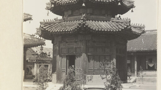 【jpg清晰版】万寿寺八角形亭子展示双层檐屋顶.jpg