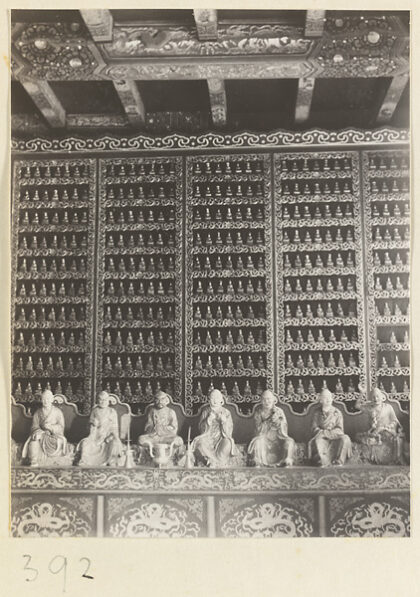 【jpg清晰版】万寿寺寺庙内部展示七罗汉和佛像浮雕墙.jpg