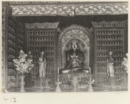 【jpg清晰版】万寿寺寺庙内部展示佛像及侍从、仪式物品和菩萨浮雕墙.jpg