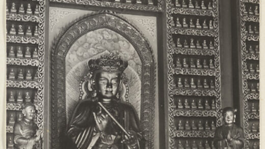 【jpg清晰版】万寿寺寺庙内部展示壁龛和菩萨及侍从、仪式物品和菩萨浮雕墙.jpg