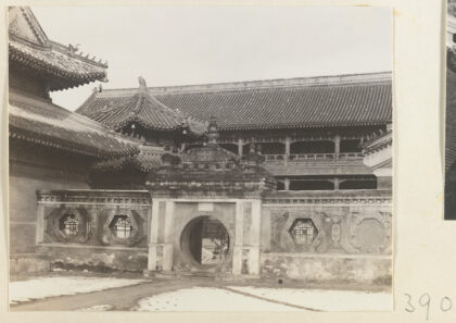 【jpg清晰版】万寿寺月亮门和两侧八角窗墙.jpg