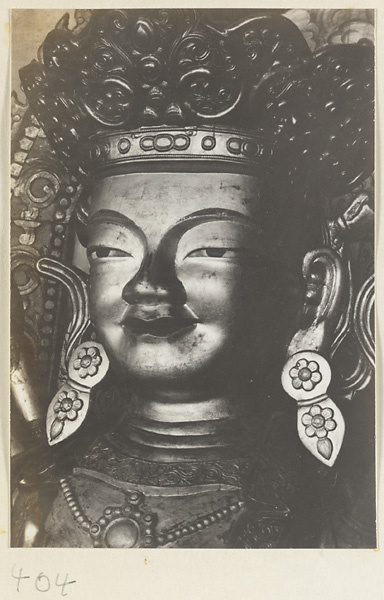 【jpg清晰版】万寿寺菩萨雕像细节展示头部和冠冕.jpg