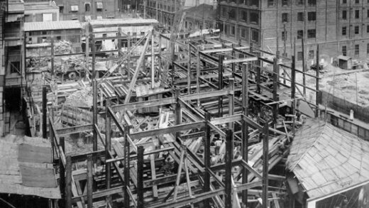【jpg清晰版】上海1930年8月正在建设中的都城饭店.jpg