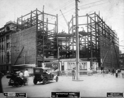 【jpg清晰版】上海1930年9月正在建设中的都城饭店.jpg