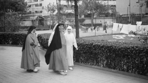 【jpg清晰版】上海医院园区的修女、护士与洗衣房.jpg