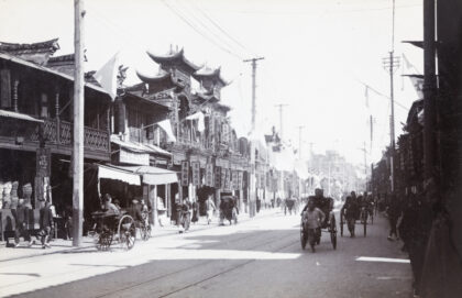 【jpg清晰版】上海南京路的商店.jpg