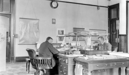 【jpg清晰版】上海太古洋行办公室约1912年.jpg