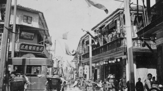 【jpg清晰版】上海棋盘街与广东路交叉口1920年代.jpg