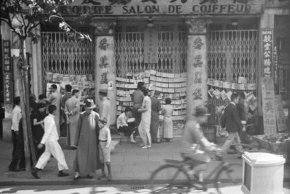 【jpg清晰版】上海理发店外售卖的报纸.jpg