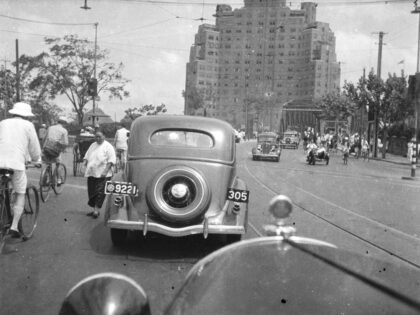 【jpg清晰版】上海百老汇大厦与外白渡桥摄于行驶的车中1937年8月.jpg