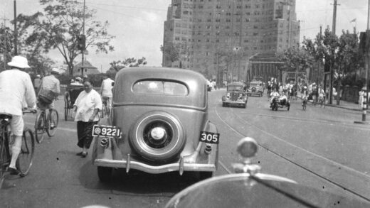【jpg清晰版】上海百老汇大厦与外白渡桥摄于行驶的车中1937年8月.jpg