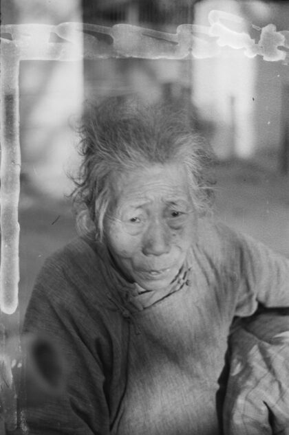 【jpg清晰版】上海的中国老妇人.jpg